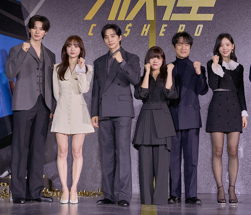 Cashero: Khi siêu anh hùng 'gánh team' bằng... tiền mặt - Liệu có gây sốt?