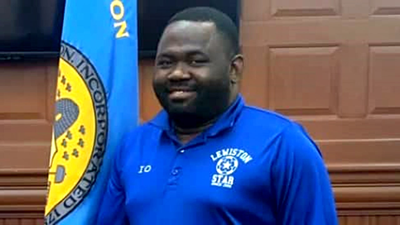 Drama chính trị: Tân ủy viên hội đồng thành phố từ chức vì cáo buộc hình sự và 'phân biệt chủng tộc'?