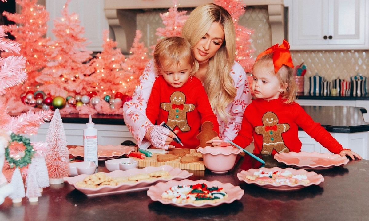 Hollywood Rộn Ràng Đón Giáng Sinh: Khoảnh Khắc Ấm Áp Bên Gia Đình