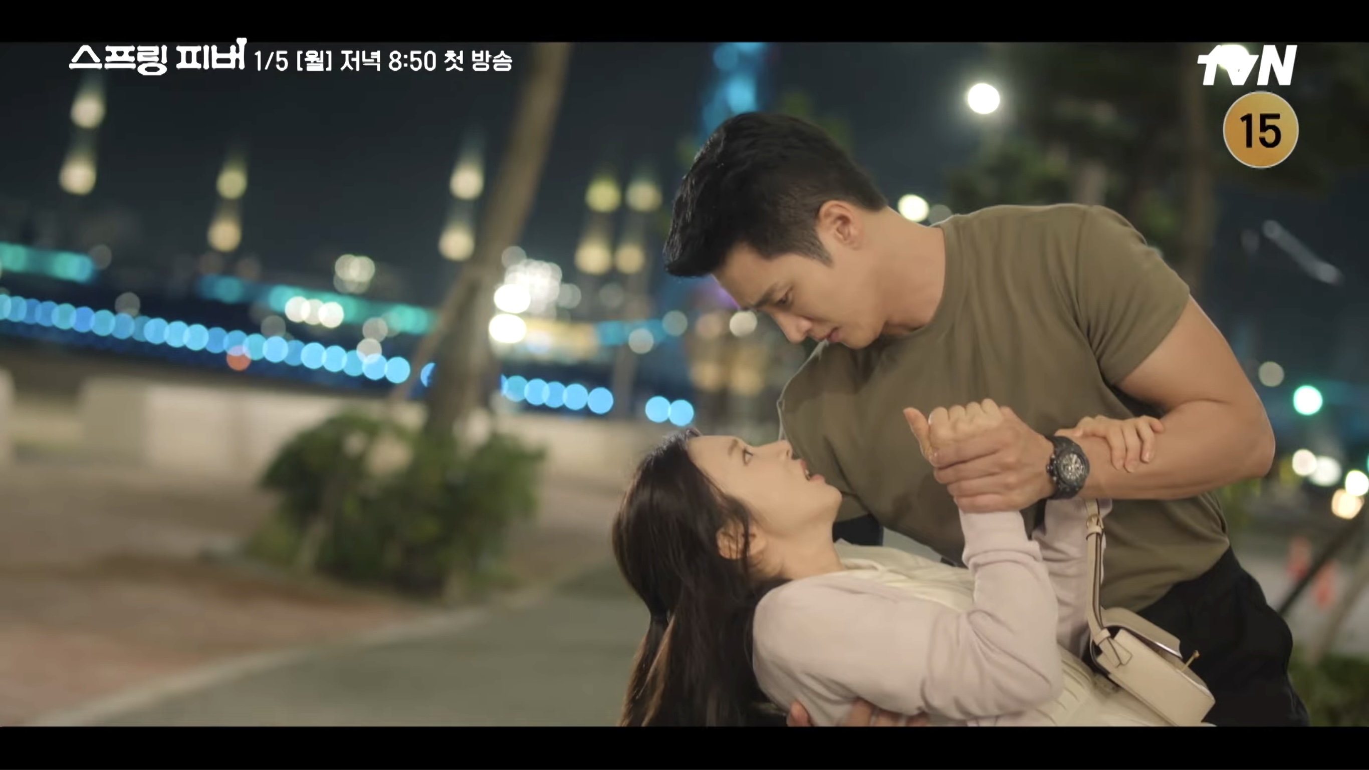 Khi 'cô nàng băng giá' Lee Joo-bin tan chảy trước 'chàng trai cơ bắp' Ahn Bo-hyun trong Spring Fever