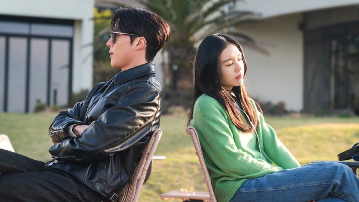 Review "Dynamite Kiss": Khi nụ hôn định mệnh châm ngòi cho chuyện tình công sở