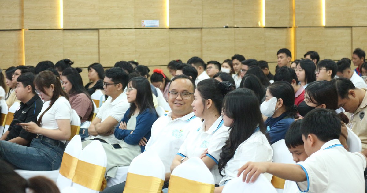 Thay Vì Chatbot, Hãy Nói Thẳng Với Người Bạn Yêu Thương