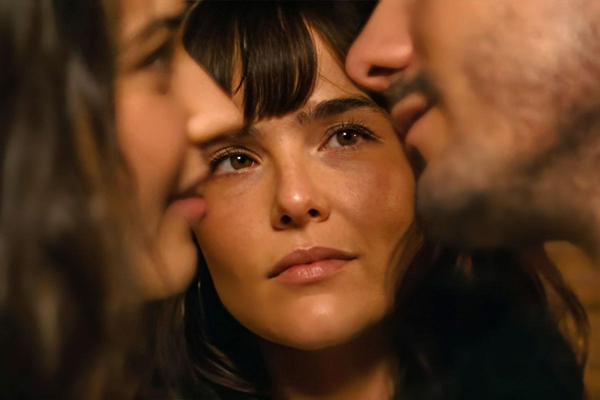 The Threesome: Khi Rom-Com Hiện Đại Đi Ngược Lại Mọi Chuẩn Mực