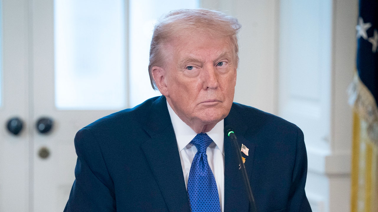 Thẩm phán chặn sắc lệnh bầu cử qua thư của Trump: Hồi chuông cảnh báo cho nền dân chủ Mỹ?