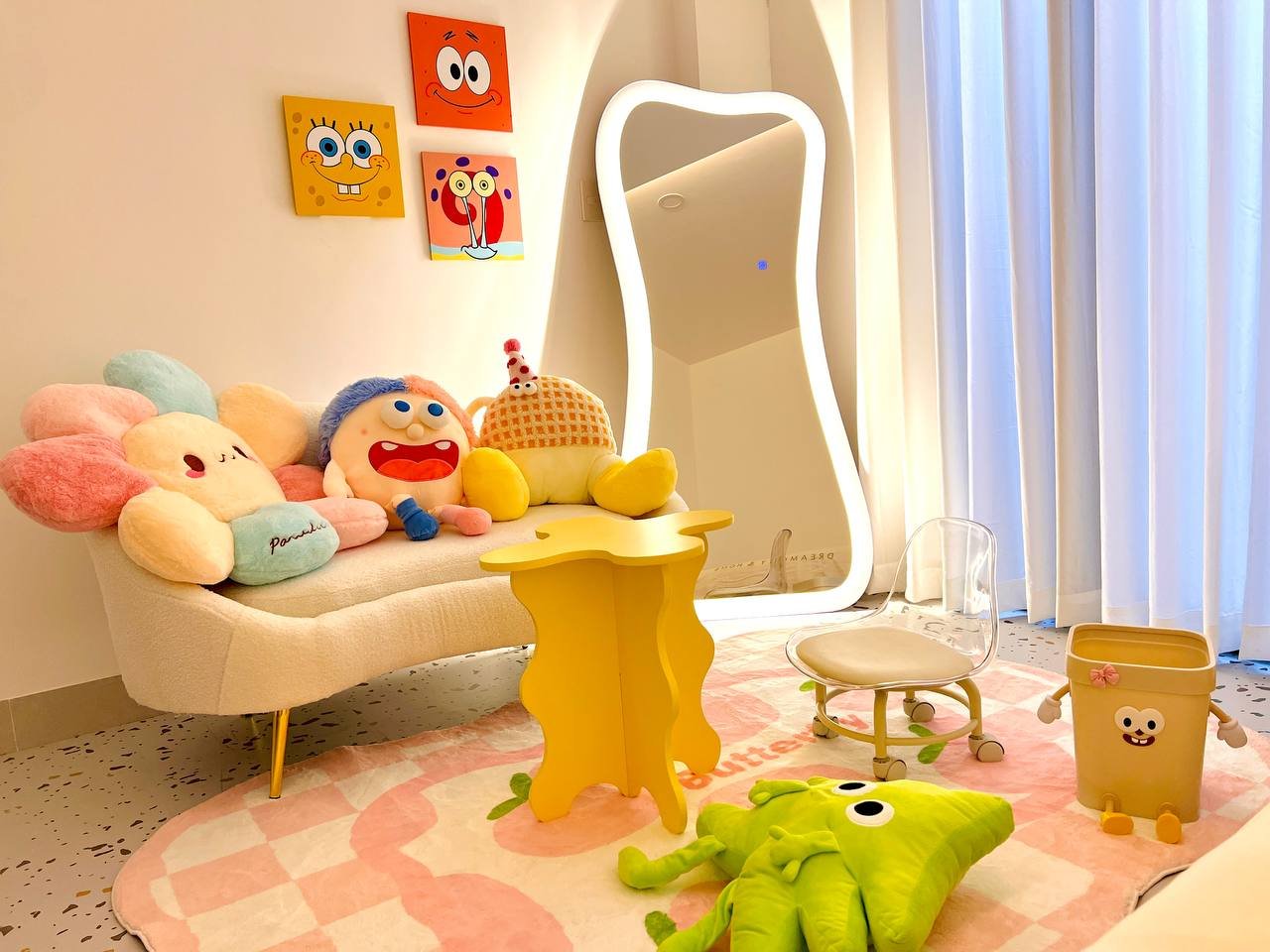 Phòng chiếu phim Cartoon Lux 101 - sofa gấu bông SpongeBob cho couple Gen Z
