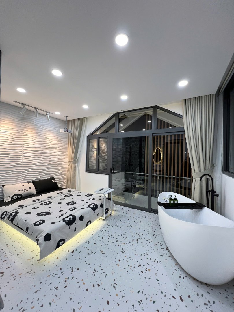 Phòng chiếu phim Premium Lux 108 - penthouse bồn tắm ban công rộng